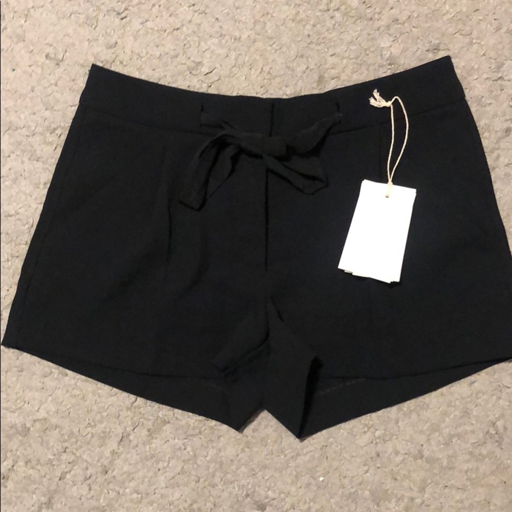 NWT Wilfred Free Artizia shorts